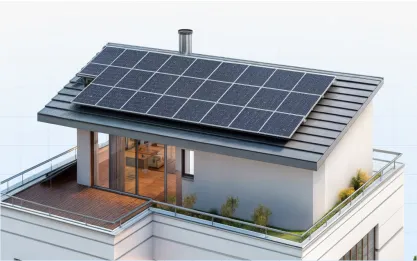 Instalação de painéis solares em uma residência com telhado inclinado e céu azul ao fundo.